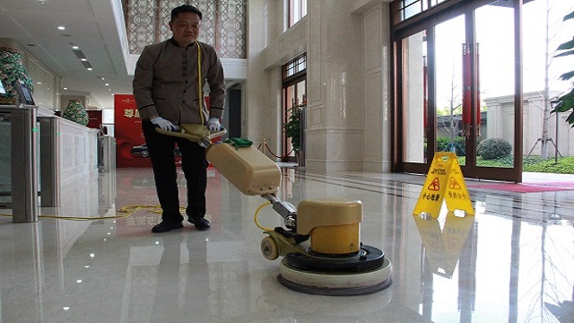 武汉制定办公楼物业保洁标准，对绿化、清洁有详细要求。
